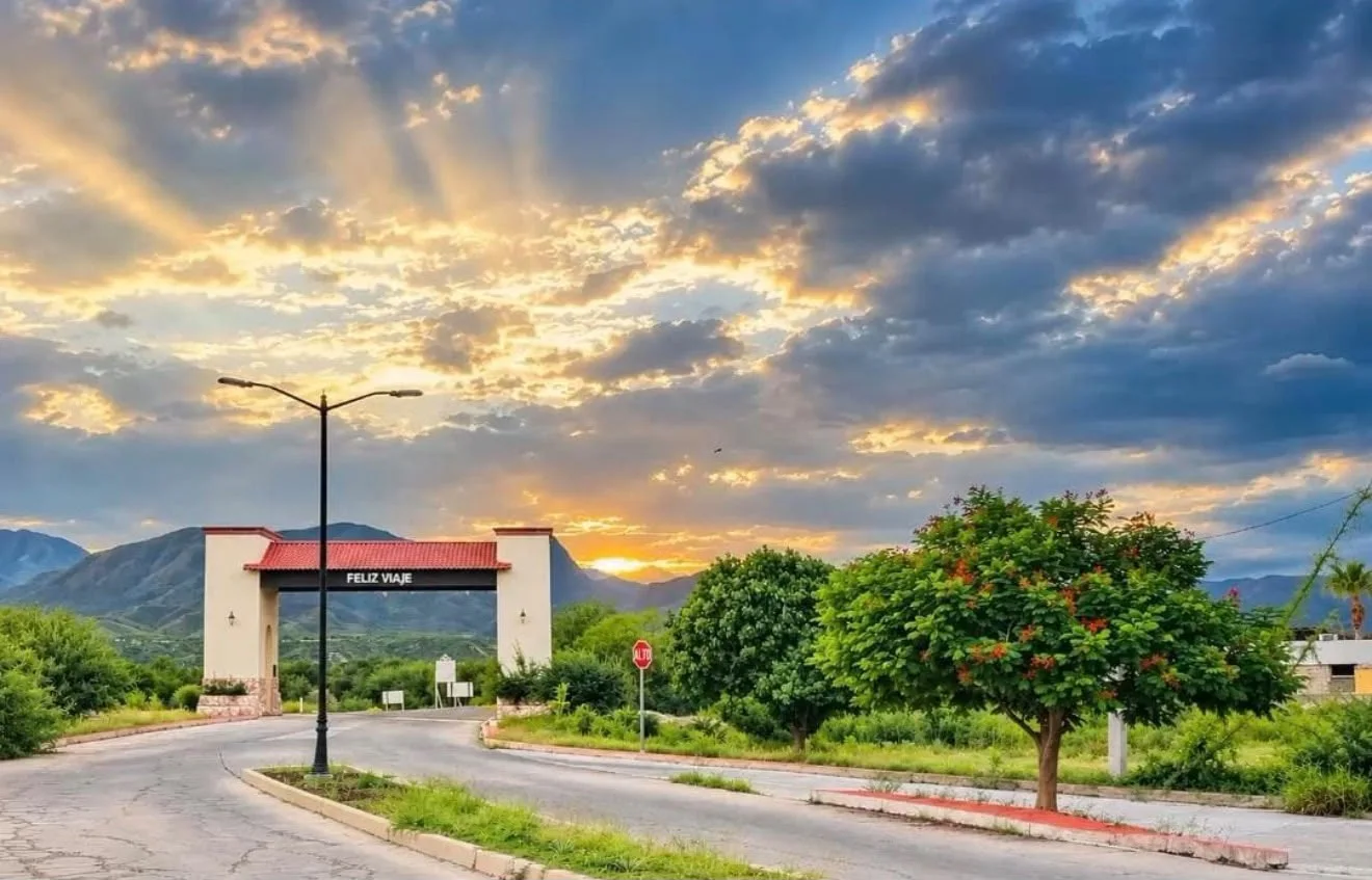 A la entrada de San Pedro de la Cueva